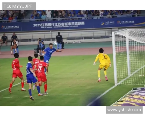 南京足球队的转型之路:从传统到现代的全面革新探索 南京足球队的转型之路:从传统到现代的全面革新探索