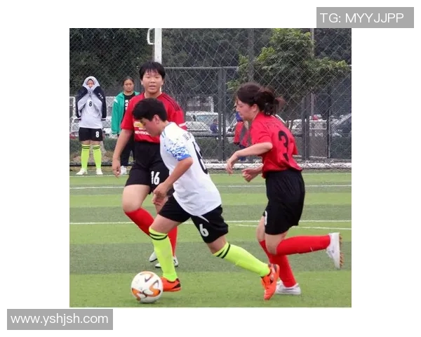 足球明星魅力四射海报插画展现运动激情与梦想追逐的完美结合 足球明星魅力四射海报插画展现运动激情与梦想追逐的完美结合