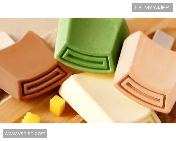 绿色足球明星雪糕的美味与活力完美结合的创意展示 绿色足球明星雪糕的美味与活力完美结合的创意展示